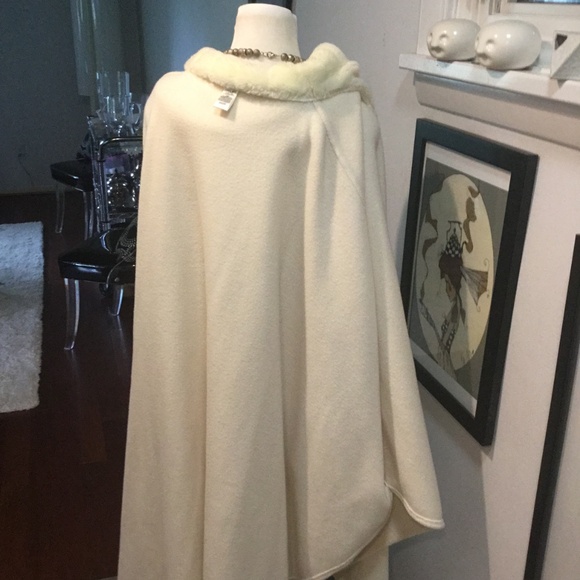 East5th ivory. ColorOne Button Cape SOFT CUDDLY. ROOMY. XTRA LARGE - Picture 2 of 9